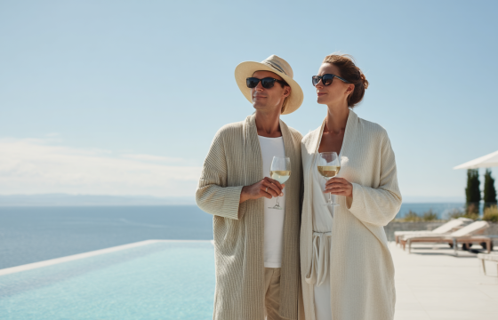 mediaelx_A_beautiful_photo_of_an_elegant_couple_in_their_thir_76c692eb-ce9b-4edc-86e4-1402cac48117_0